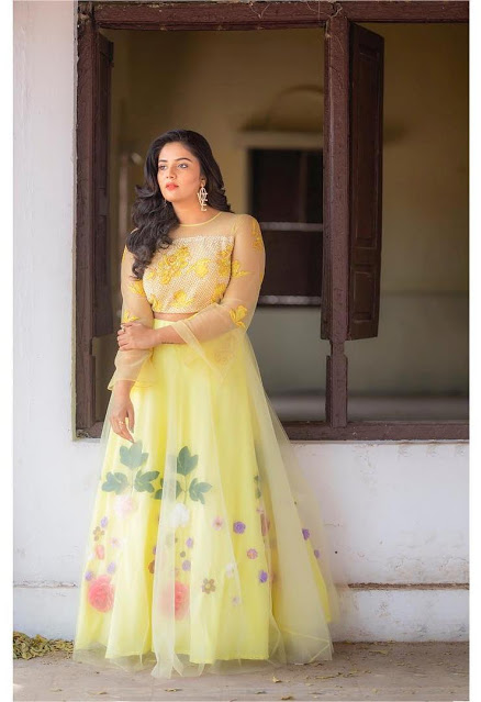 Telugu TV Model SreeMukhi in Transparent Yellow Lehenga Choli 3